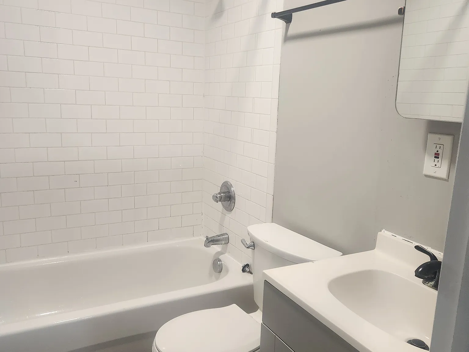 1 bed, $900 — Photo 2