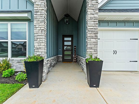 3rd image of 1200 Montieri Dr