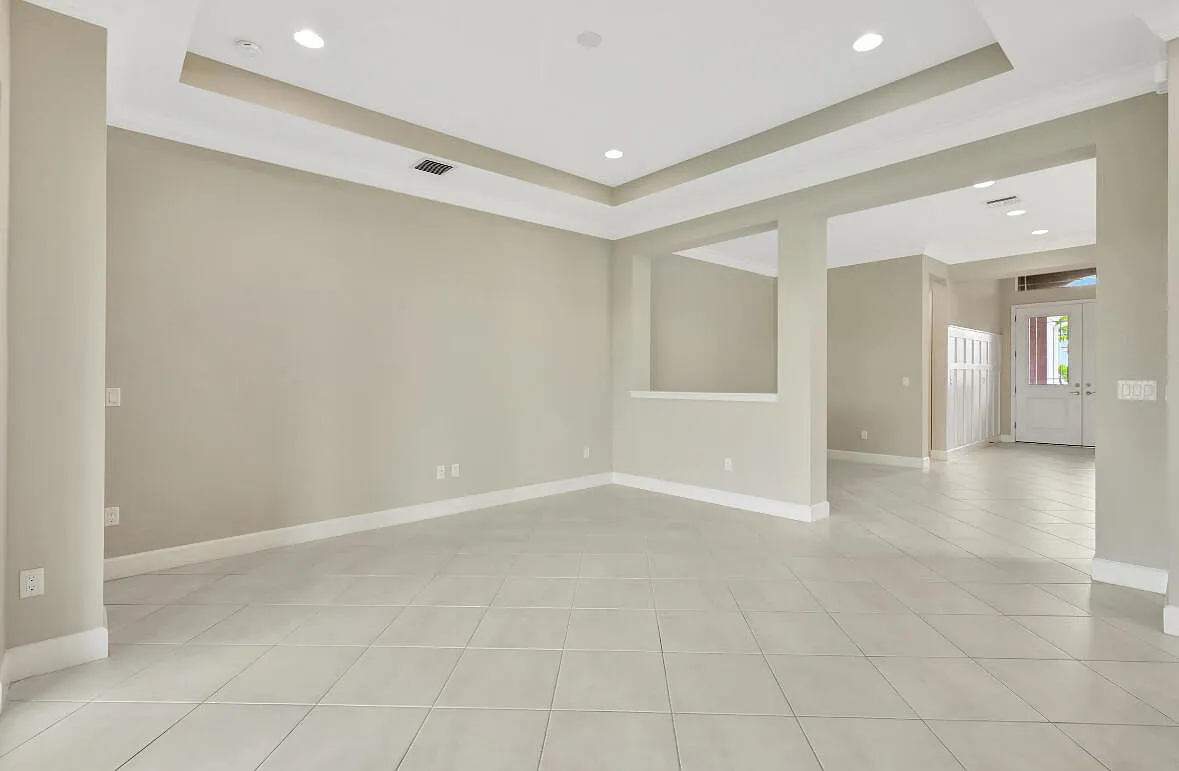 3 bed, 3.0 bath, 2042 sqft, $3,500 — Photo 3