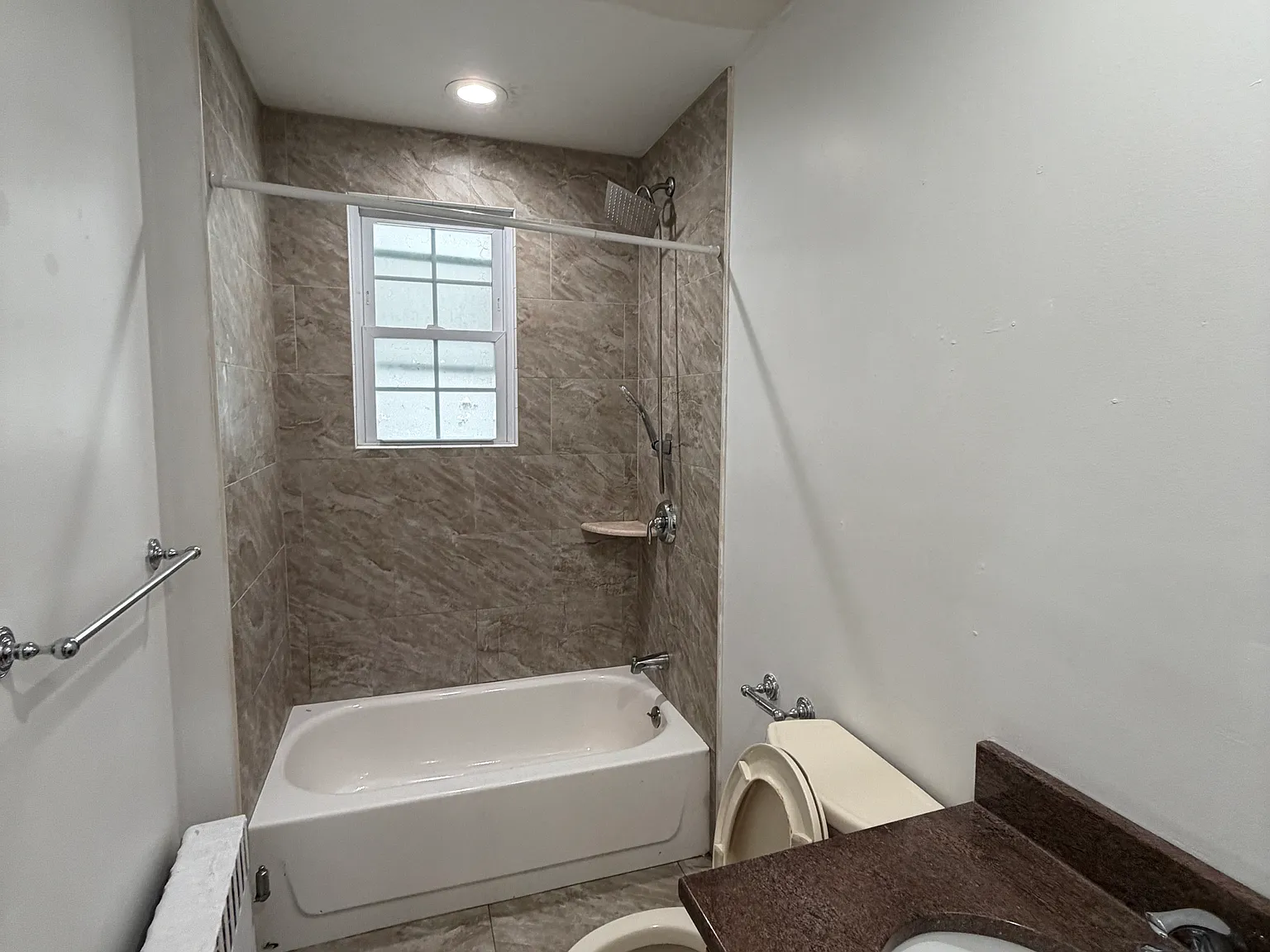 3 bed, $2,300 — Photo 3