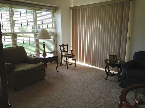 Living room-doorwall to deck