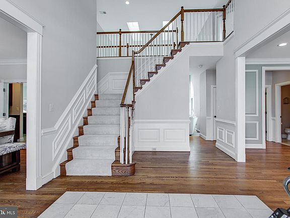 2nd image of 99 Hummingbird Ct