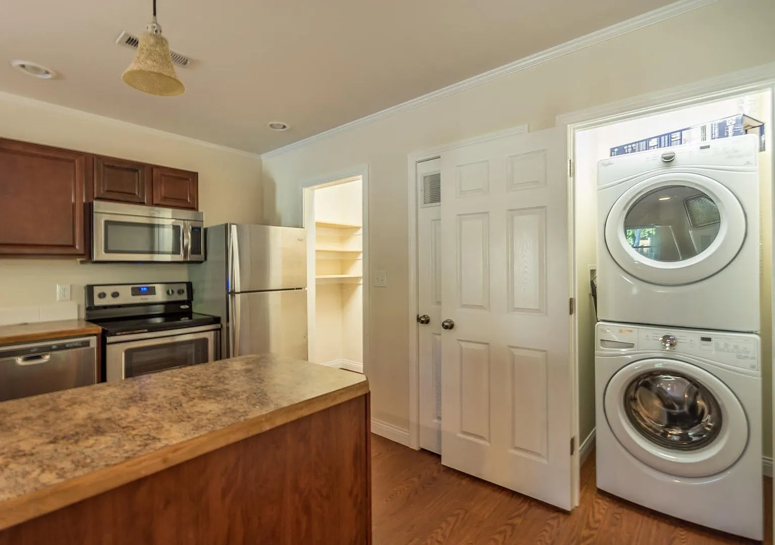 209 N. Madison - Last Unit Available! - 1/2 Off First Month! — Photo 3