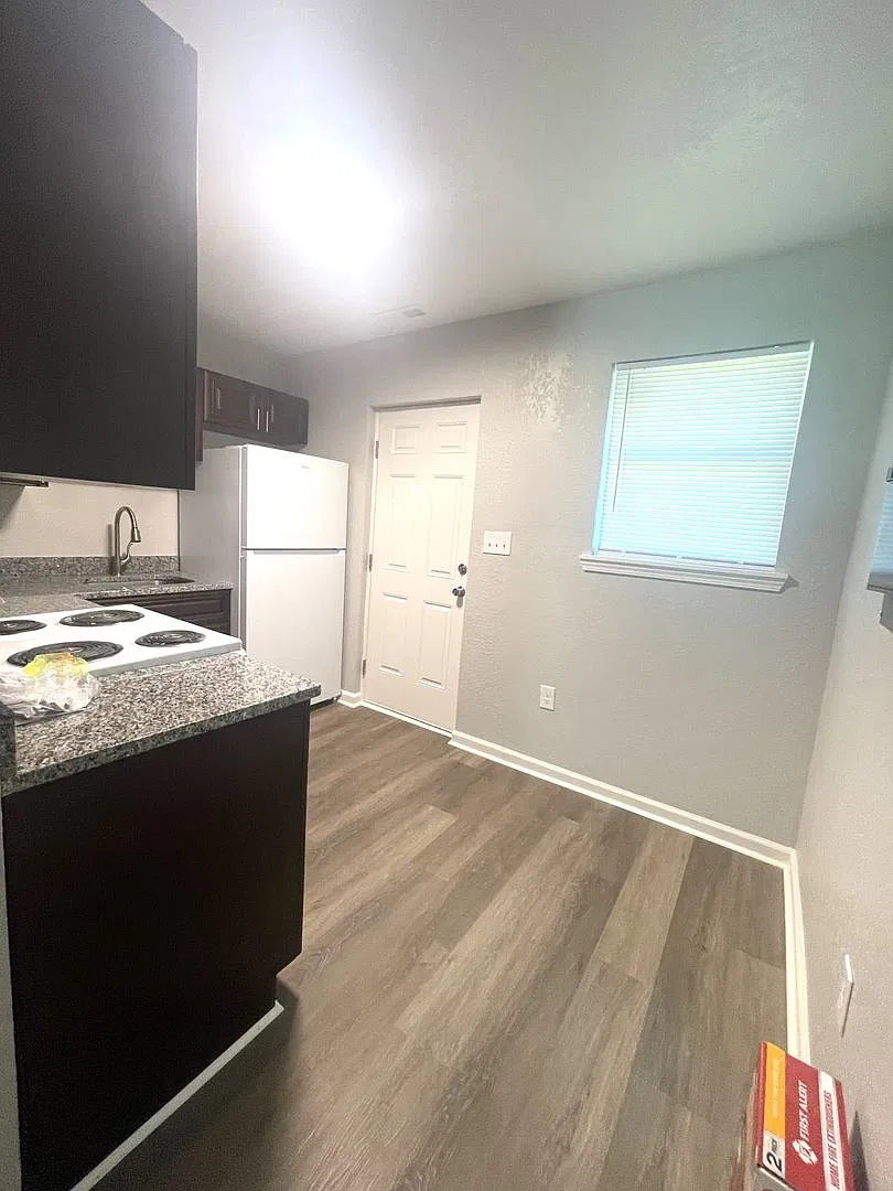 Stunning remodeled 2 bedroom duplex home 1.5 miles from the Oceanfront — Photo 4