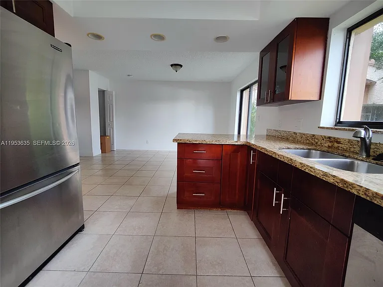 181 Wimbledon Lake Dr — Photo 1