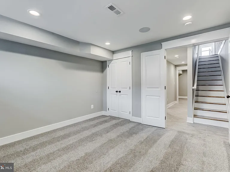 715 S Conkling St — Photo 27