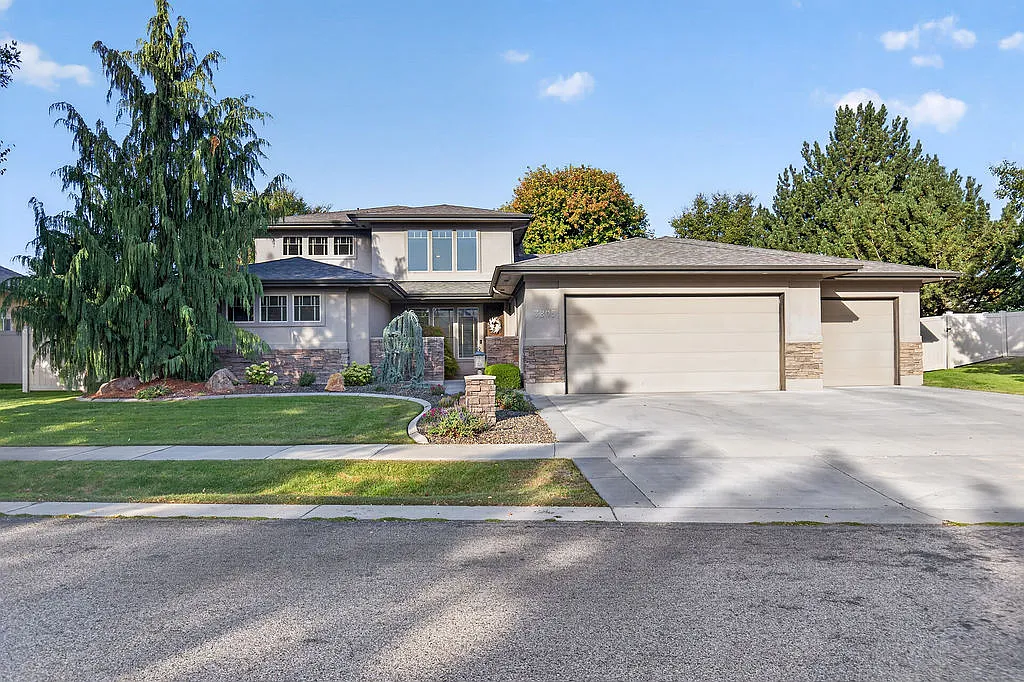4 bed, 2.5 bath, 2987 sqft, $3,500 — Photo 1
