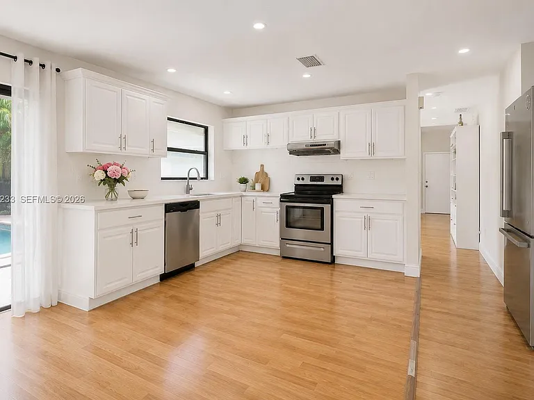4102 N 51st Ave — Photo 5