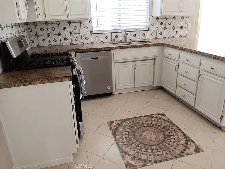 37623 Lilacview Ave — Photo 5