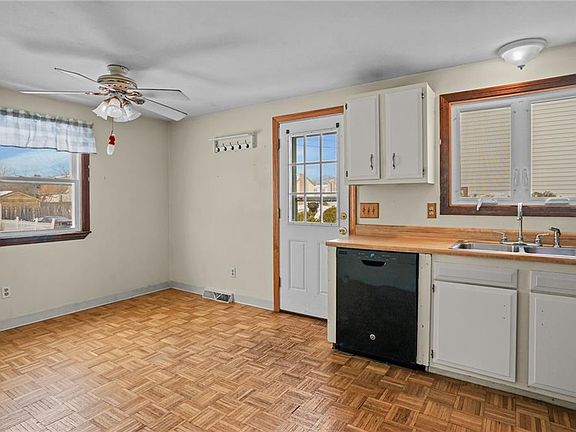 5th image of 57 Whirlaway Pl