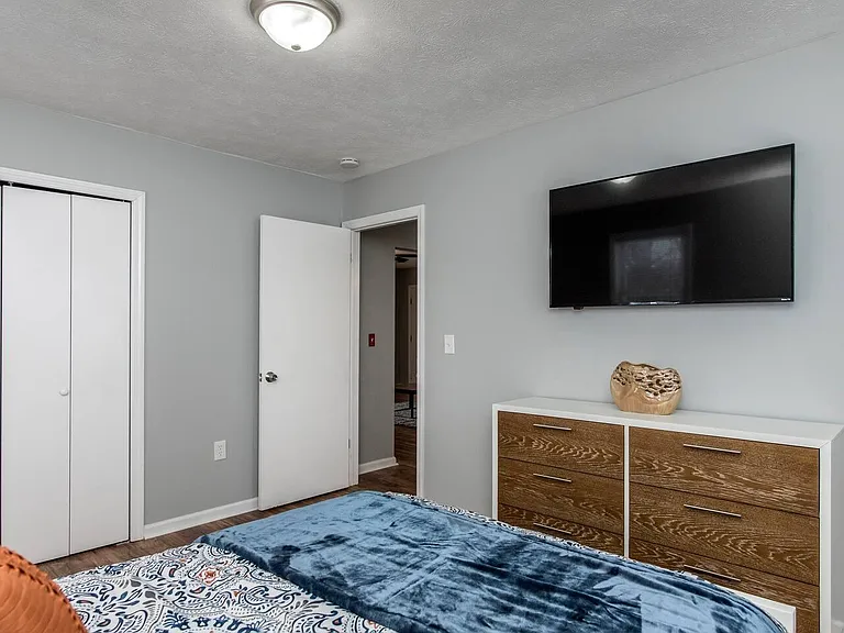 410 E Walnut St #2C — Photo 7