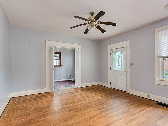 5th image of 489 Norwood St