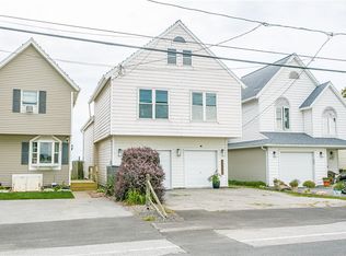 3107 Edgemere Dr, Rochester, NY 14612