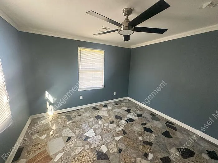2196 Lyon Ave — Photo 6