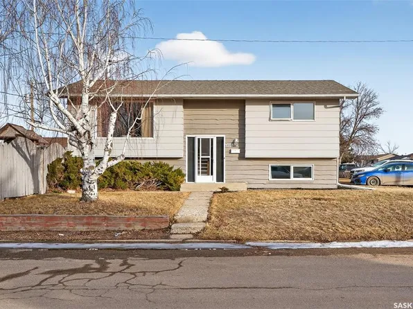 1351 14th AVENUE SW, Moose Jaw, SK S6H 0S9