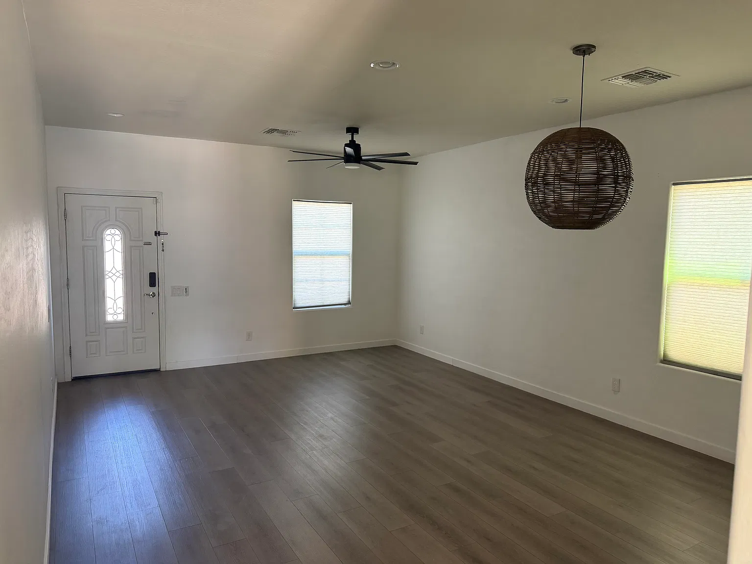 4 bed, 2391 sqft, $3,200 — Photo 4