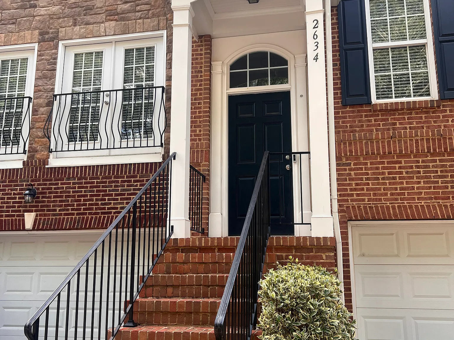 3 bed, 3.5 bath, 2305 sqft, $2,450 — Photo 1