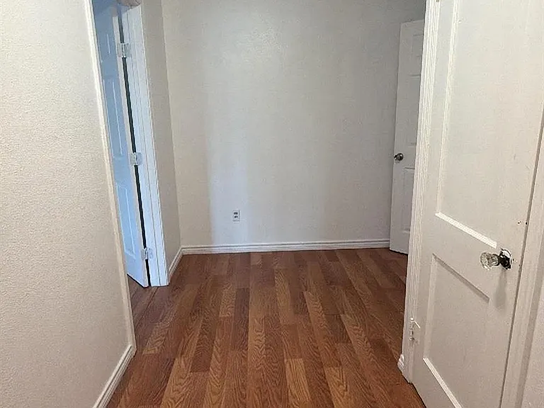 1050 Boyd St — Photo 11