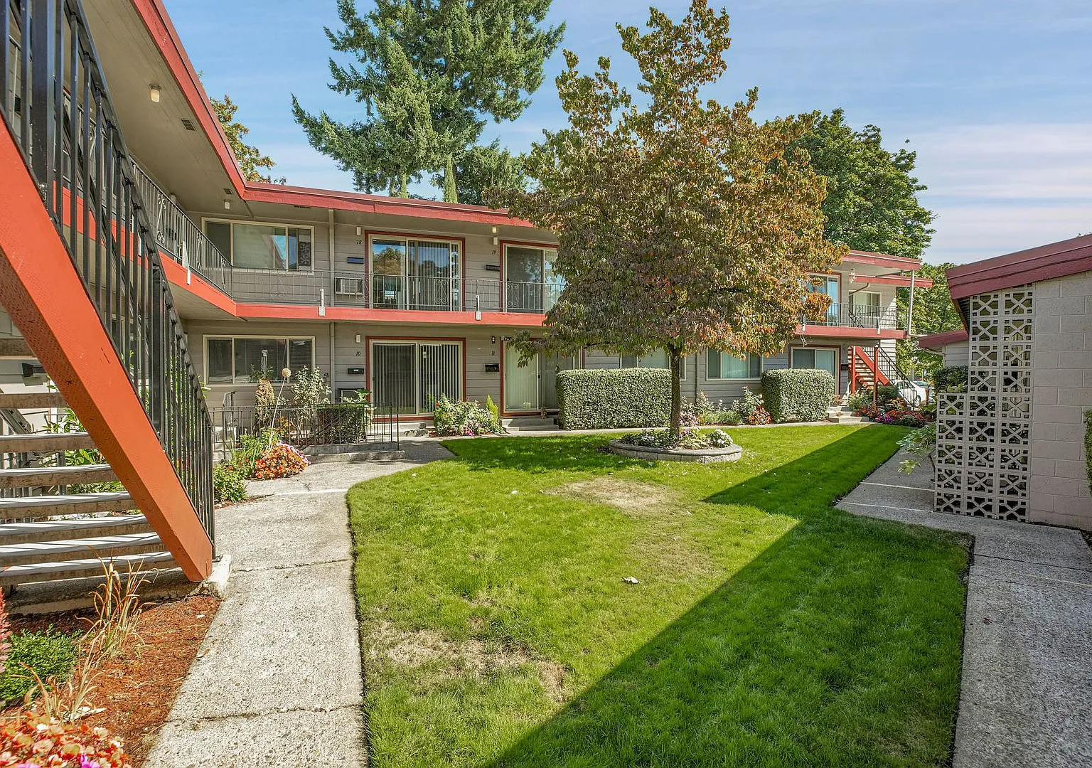 Cliff Manor Apartments — Photo 1