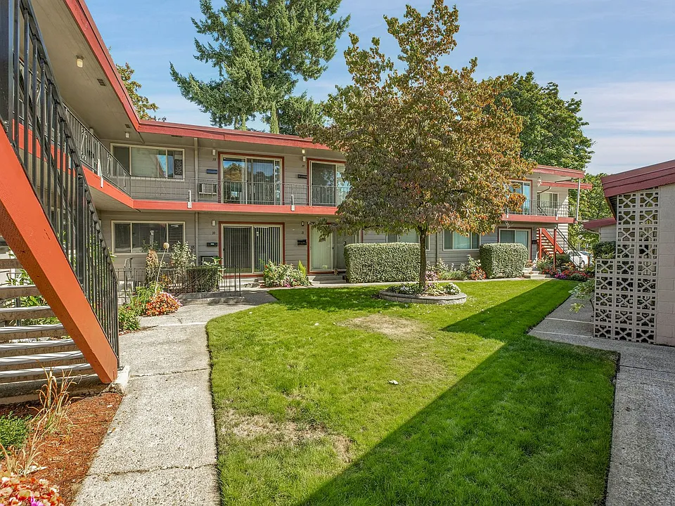 2909 N Willamette Blvd #3