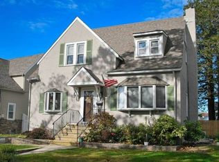 109 Prospect St, Farmingdale, NY 11735