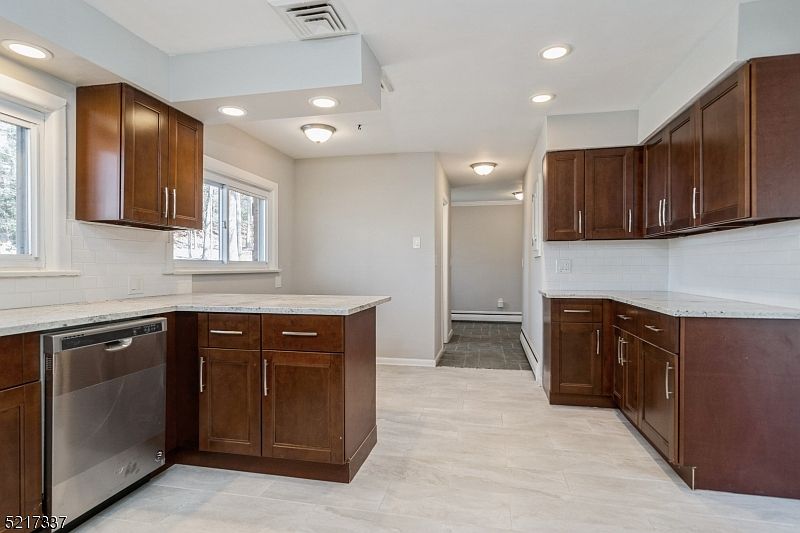 26 Cherry Tree Ln, Kinnelon, NJ 07405 MLS 3840548 Zillow