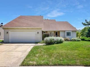 2705 Foxridge Run, Bloomington, IL 61704