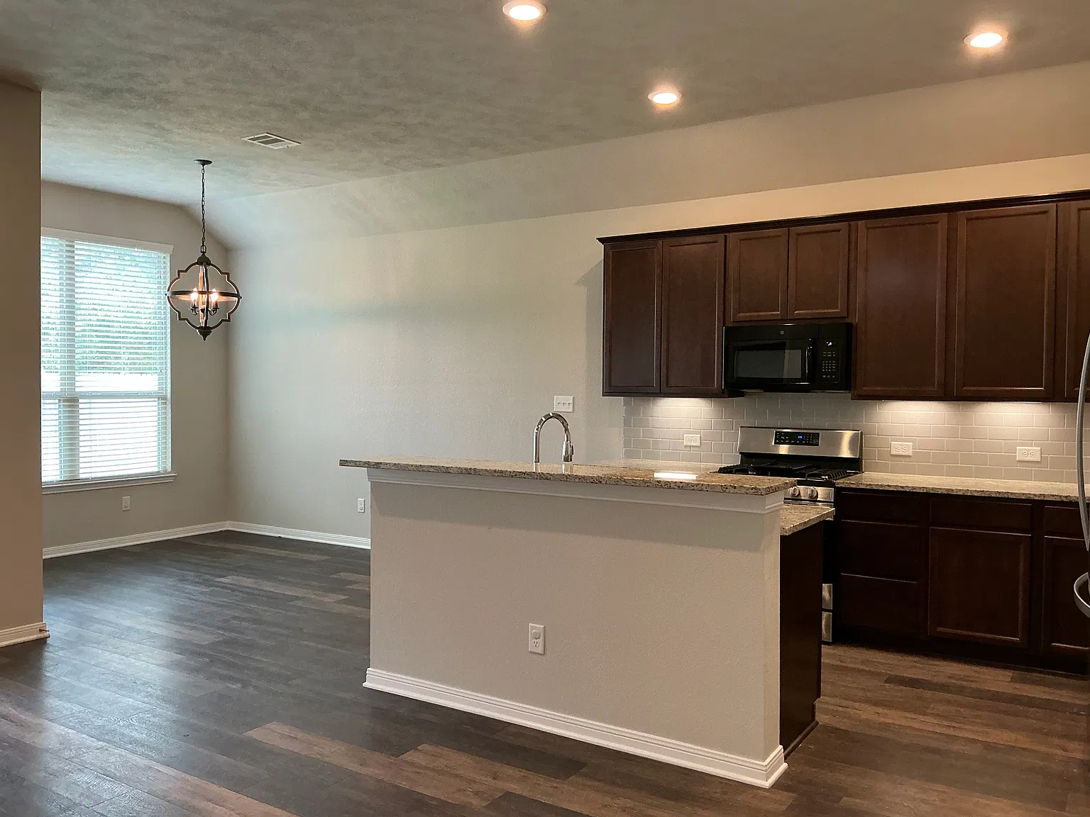 4 bed, 1865 sqft, $2,500 — Photo 3