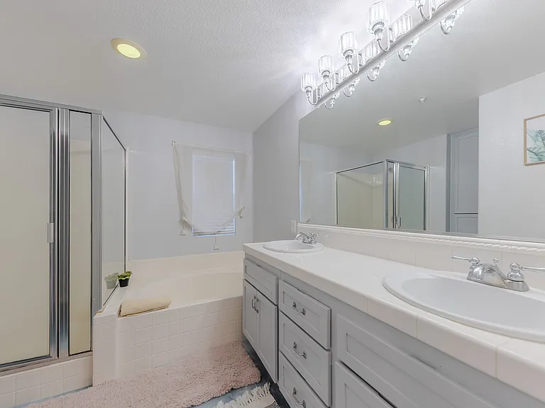 628 E Walnut St — Photo 34