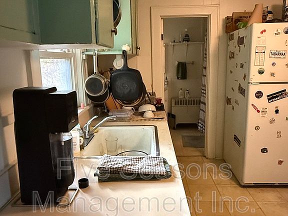 4th image of 14 1/2 Dans Ct