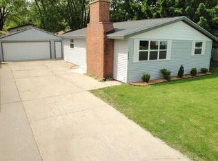 155 Sioux Ave, Carpentersville, IL 60110