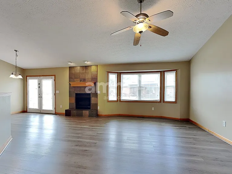 715 Justin Ct — Photo 6