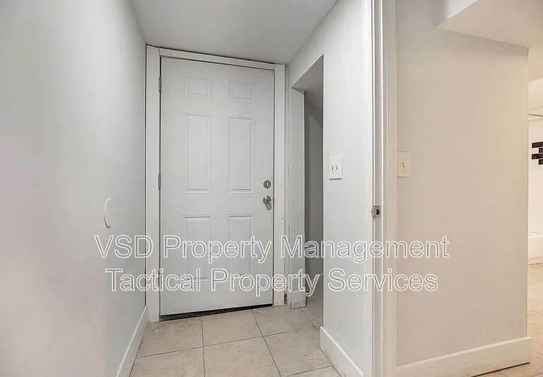 2048 W 98th St #6 — Photo 5