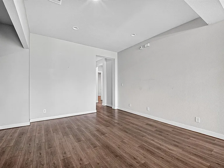 2600 Golden Palms Ln — Photo 4
