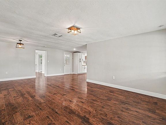 4th image of 6244 6th Ave