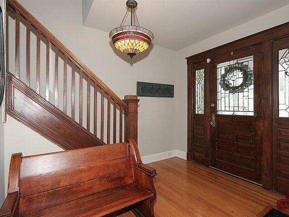 4th image of 2857 Minto Ave