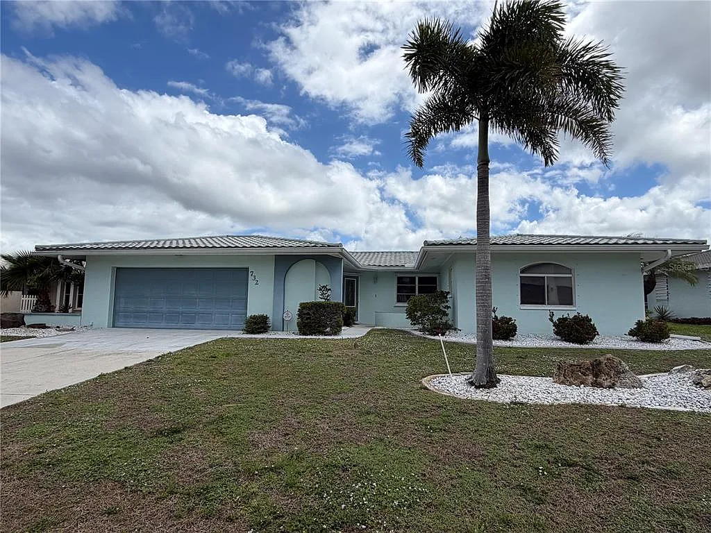 3 bed, 2.0 bath, 2017 sqft, $3,000 — Photo 1
