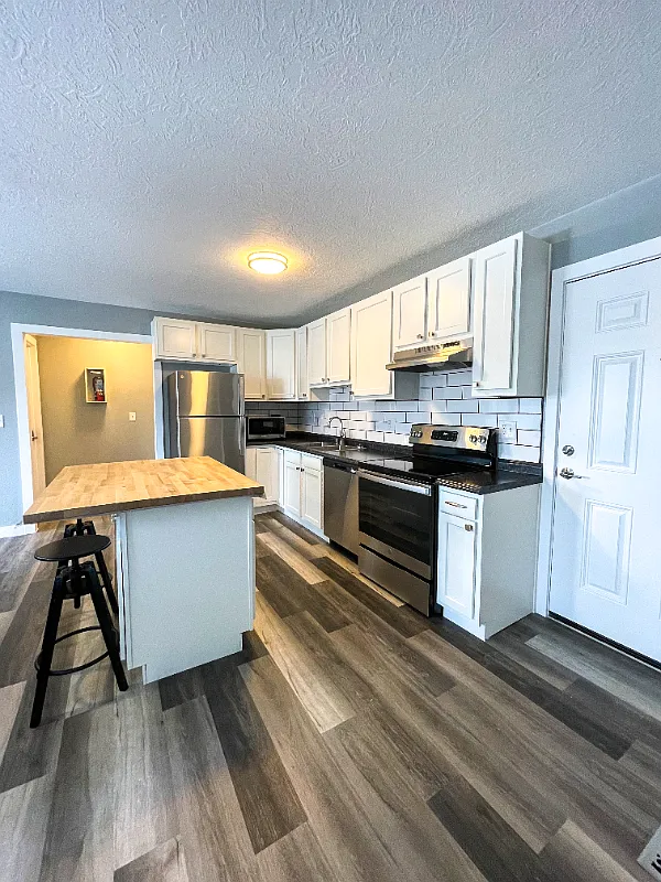 4 bed, 1200 sqft, $2,195 — Photo 2