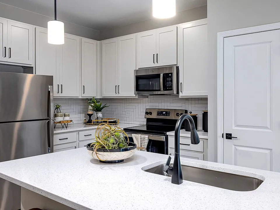 River Oaks Landing apartments community photo
