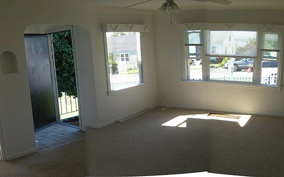 Living room, entry alcove