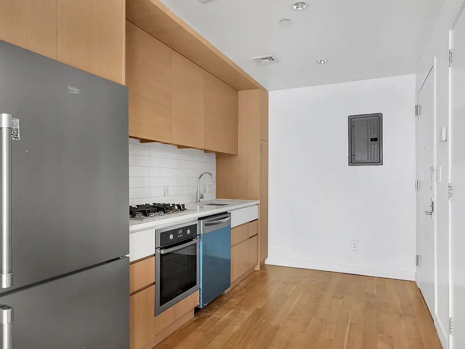 552 Lafayette Ave #2D