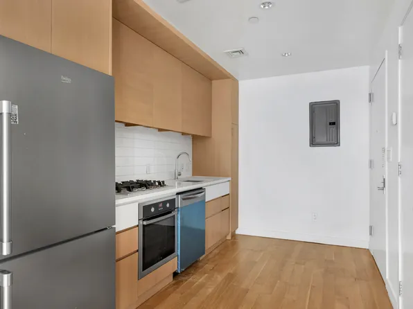 552 Lafayette Avenue image 1 of 5