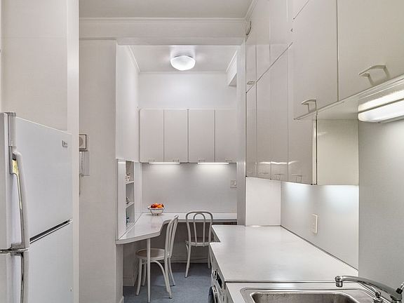 4th image of 1133 Park Ave #5E