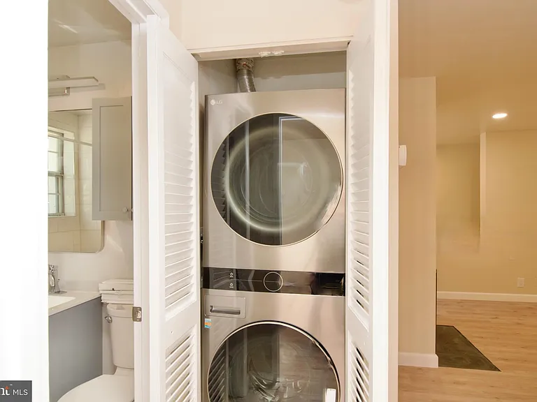 2812 S Wakefield St #B — Photo 15