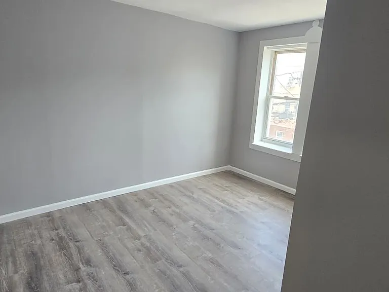 73 4th St #2 — Photo 7