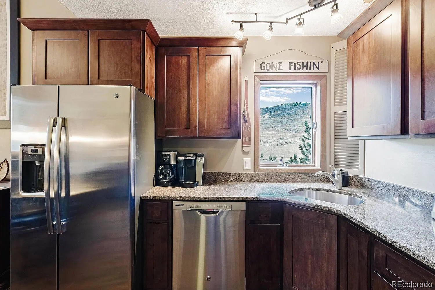 3 bed, 3.0 bath, 1195 sqft, $2,995 — Photo 4