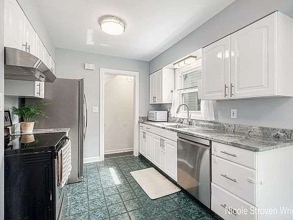 5th image of 2125 Englewood Dr SE