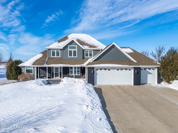 2519 Saint Andrews Dr NW, East Grand Forks, MN 56721