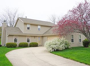 1260 River Park Cir E, Mukwonago, WI 53149