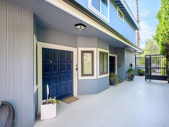 3rd image of 13041 Moorpark St APT 2